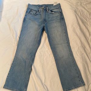 Levi’s cropped bootcut jeans 27